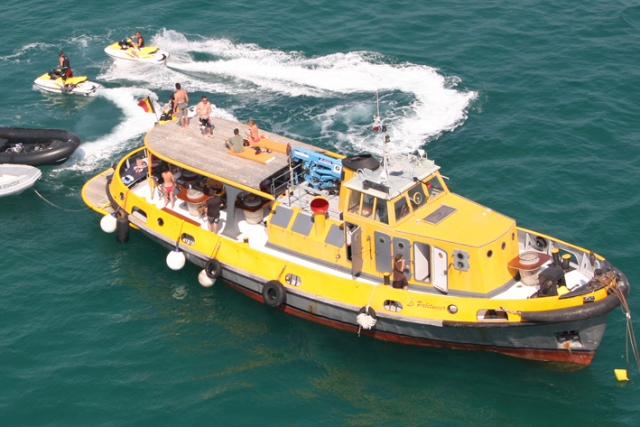 Profitez du remorqueur de loisirs le Paletuvier avec Entre Ciel et Mer Location de Bateaux